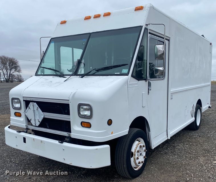 image for item JW9271 1998 Freightliner MT45  delivery van