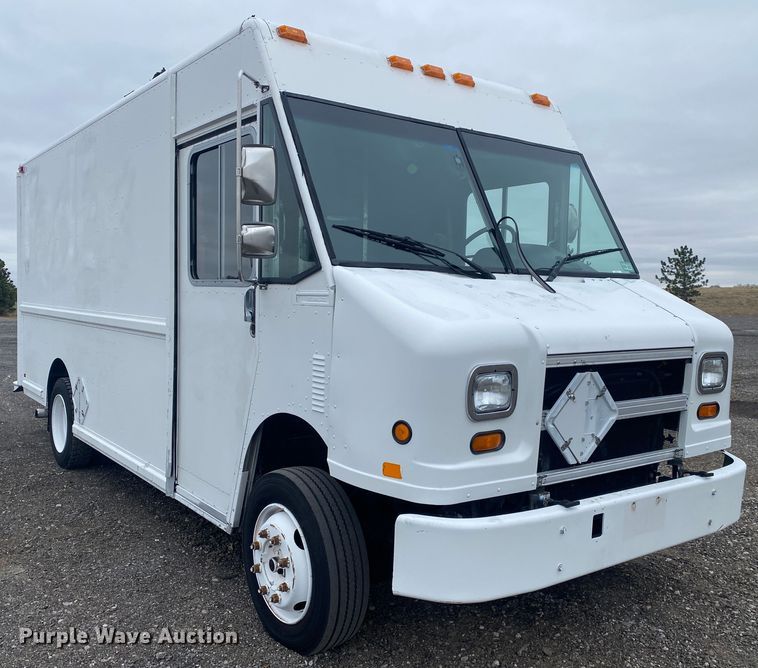 image for item JW9271 1998 Freightliner MT45  delivery van