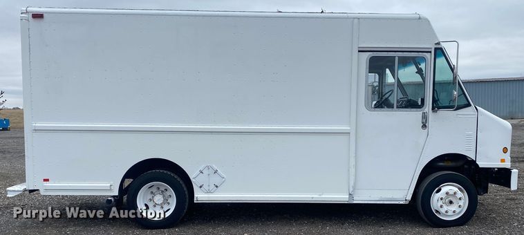 image for item JW9271 1998 Freightliner MT45  delivery van