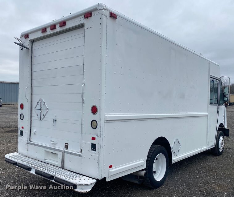 image for item JW9271 1998 Freightliner MT45  delivery van