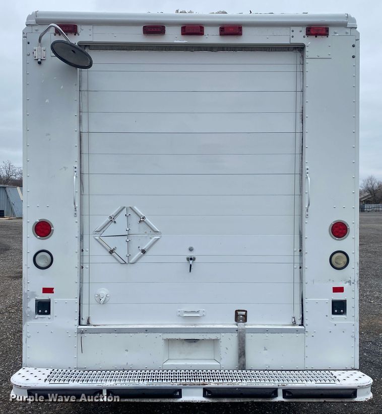 image for item JW9271 1998 Freightliner MT45  delivery van