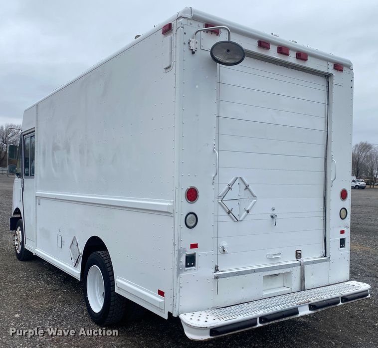 image for item JW9271 1998 Freightliner MT45  delivery van