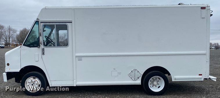 image for item JW9271 1998 Freightliner MT45  delivery van