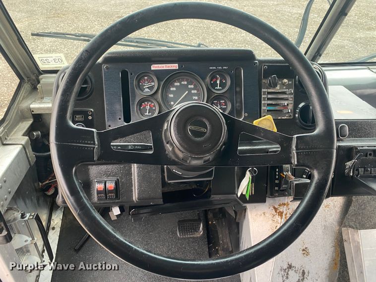 image for item JW9271 1998 Freightliner MT45  delivery van