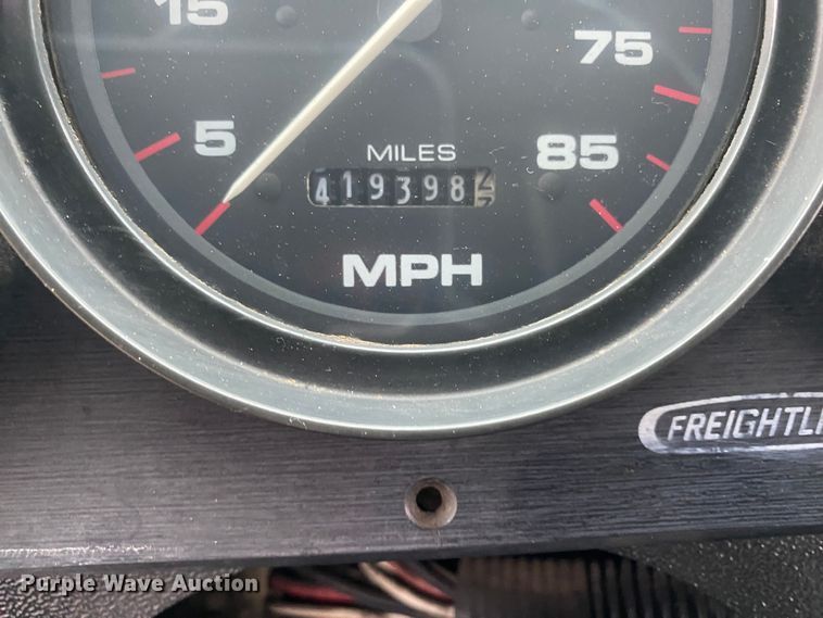 image for item JW9271 1998 Freightliner MT45  delivery van