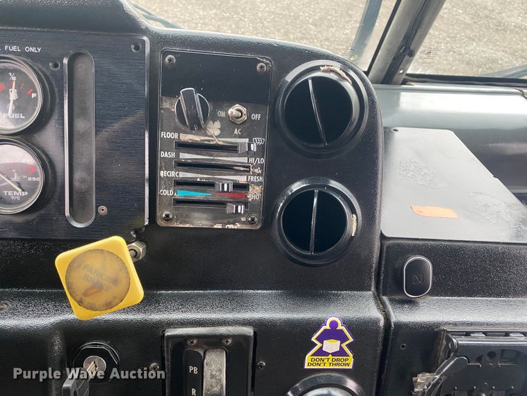 image for item JW9271 1998 Freightliner MT45  delivery van