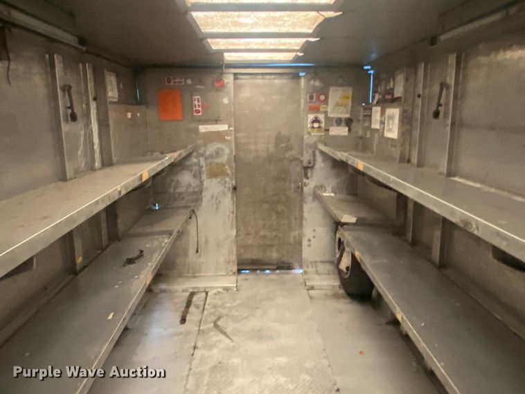 image for item JW9271 1998 Freightliner MT45  delivery van