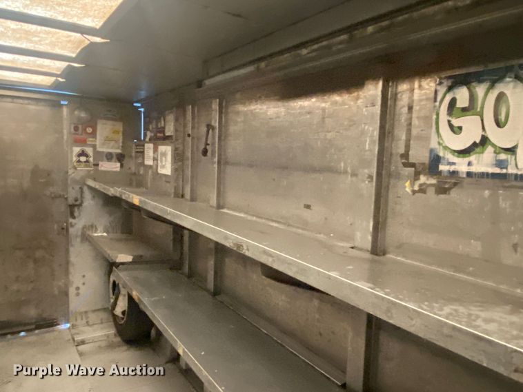 image for item JW9271 1998 Freightliner MT45  delivery van