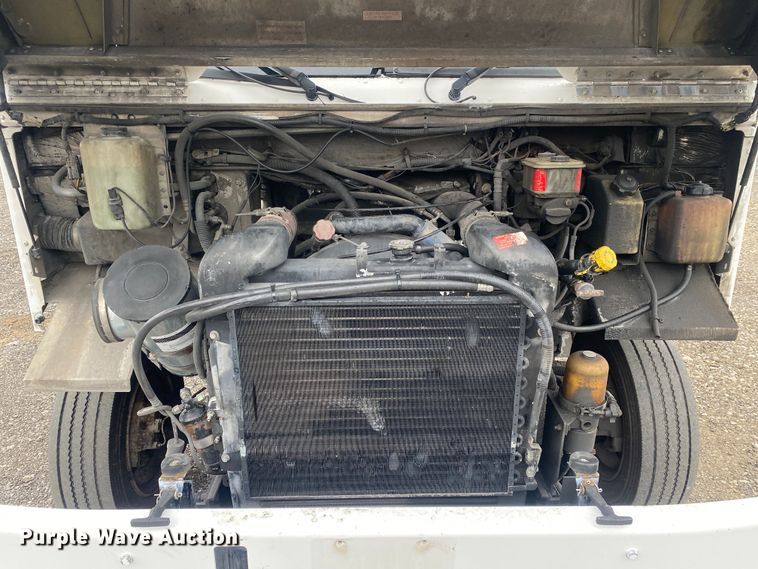 image for item JW9271 1998 Freightliner MT45  delivery van