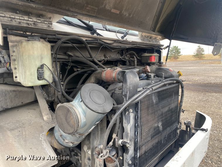 image for item JW9271 1998 Freightliner MT45  delivery van