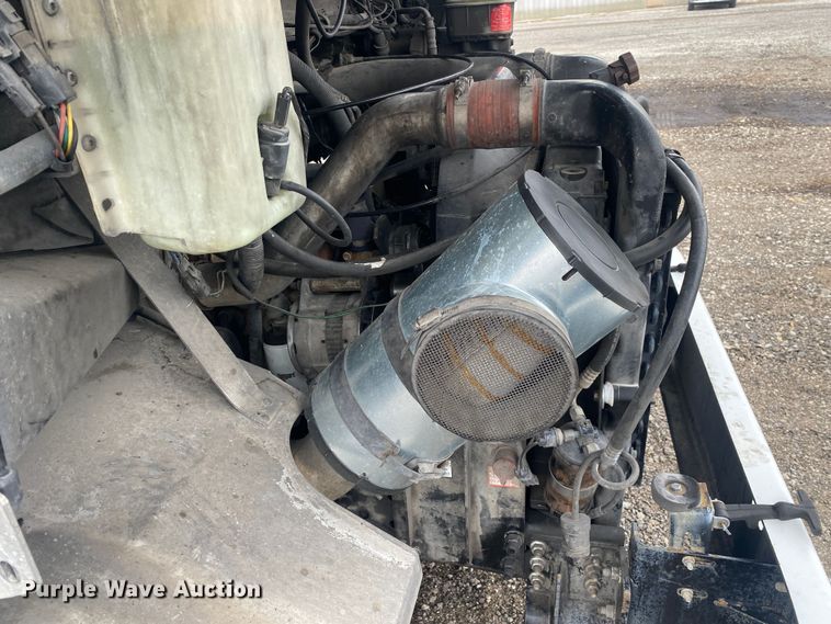 image for item JW9271 1998 Freightliner MT45  delivery van