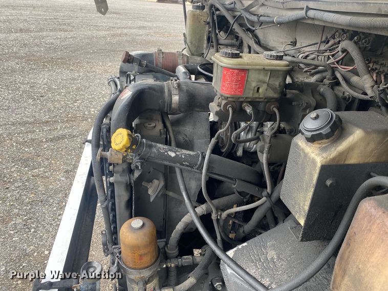 image for item JW9271 1998 Freightliner MT45  delivery van