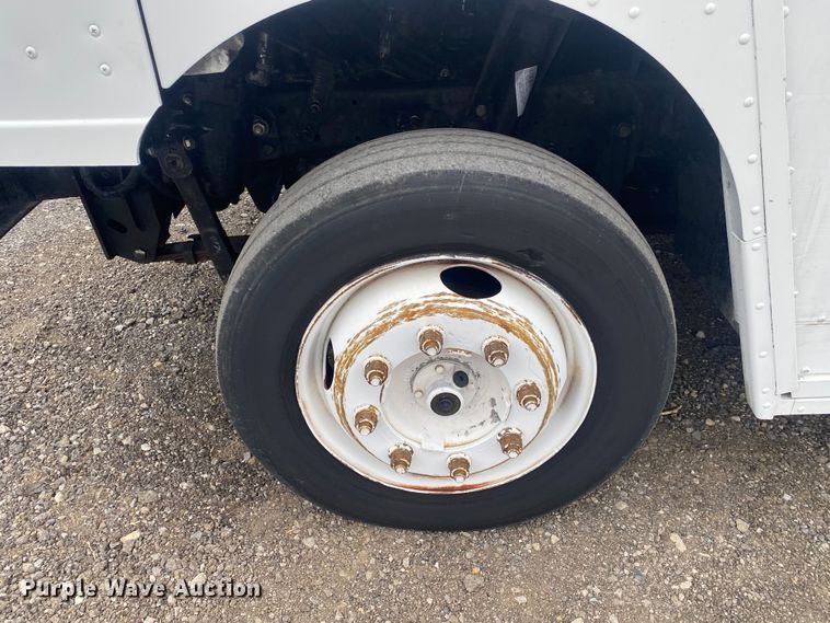 image for item JW9271 1998 Freightliner MT45  delivery van