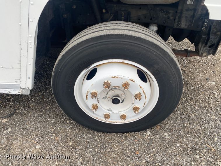 image for item JW9271 1998 Freightliner MT45  delivery van