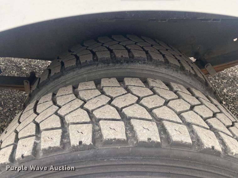 image for item JW9271 1998 Freightliner MT45  delivery van