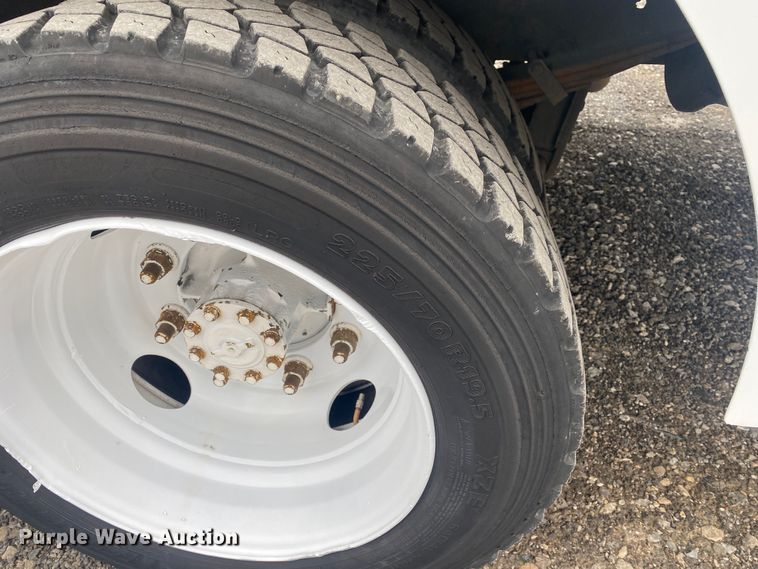 image for item JW9271 1998 Freightliner MT45  delivery van