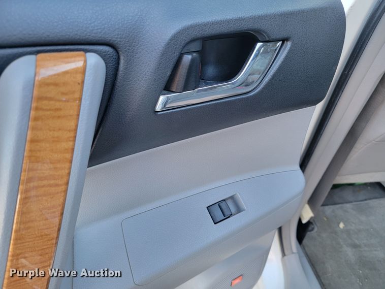 image for item JZ9169 2008 Toyota Highlander Limited  SUV