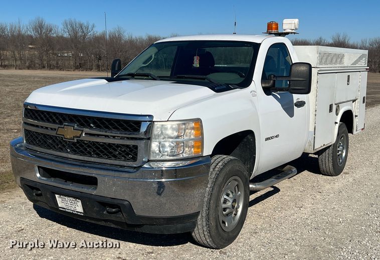 image for item KR9613 2011 Chevrolet Silverado 2500HD  utility bed pickup truck