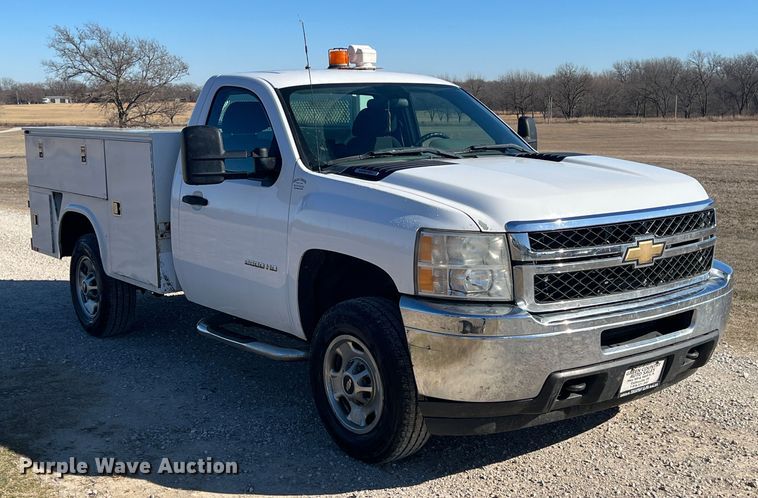 image for item KR9613 2011 Chevrolet Silverado 2500HD  utility bed pickup truck