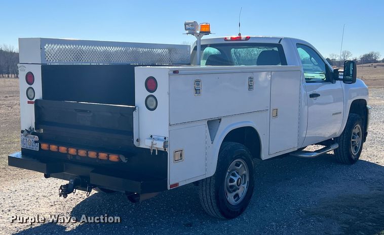 image for item KR9613 2011 Chevrolet Silverado 2500HD  utility bed pickup truck