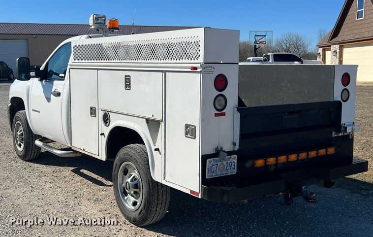 image for item KR9613 2011 Chevrolet Silverado 2500HD  utility bed pickup truck