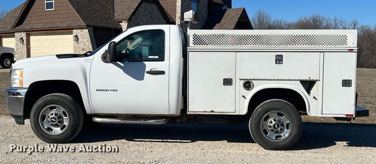 image for item KR9613 2011 Chevrolet Silverado 2500HD  utility bed pickup truck