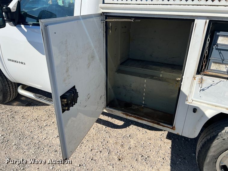 image for item KR9613 2011 Chevrolet Silverado 2500HD  utility bed pickup truck