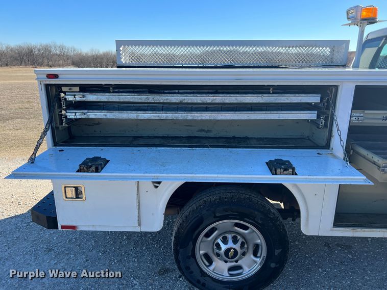 image for item KR9613 2011 Chevrolet Silverado 2500HD  utility bed pickup truck