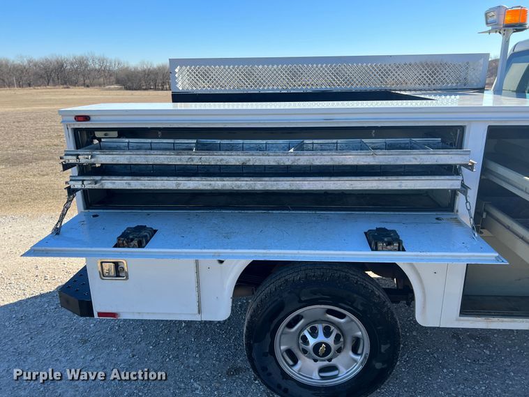 image for item KR9613 2011 Chevrolet Silverado 2500HD  utility bed pickup truck