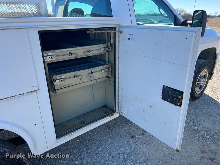 image for item KR9613 2011 Chevrolet Silverado 2500HD  utility bed pickup truck