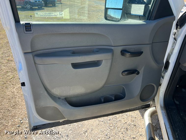 image for item KR9613 2011 Chevrolet Silverado 2500HD  utility bed pickup truck