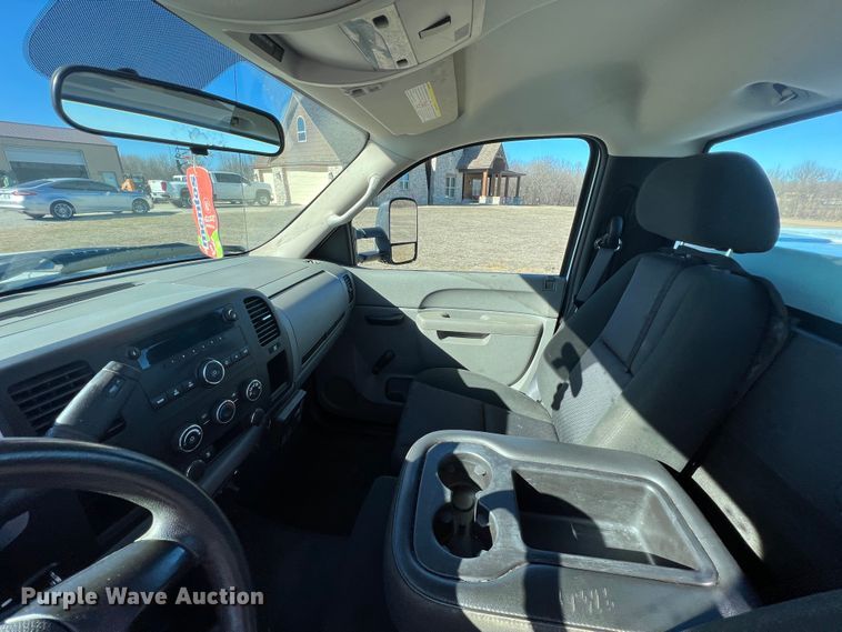 image for item KR9613 2011 Chevrolet Silverado 2500HD  utility bed pickup truck