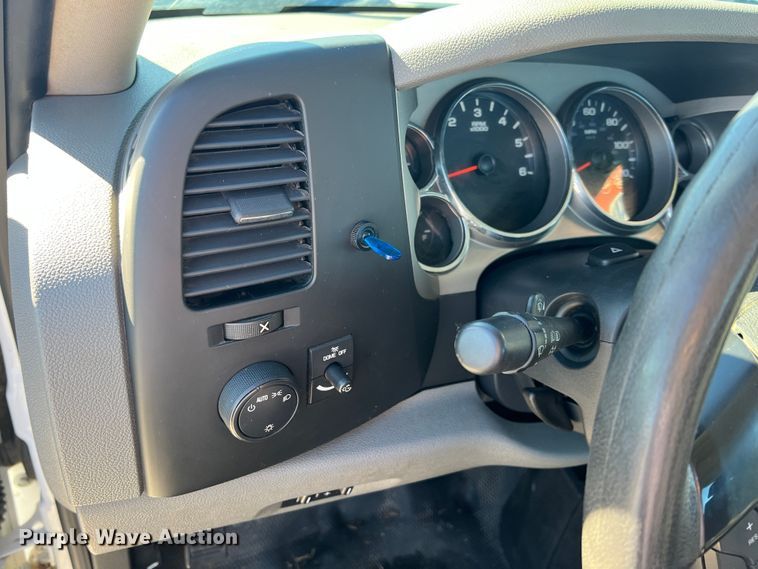 image for item KR9613 2011 Chevrolet Silverado 2500HD  utility bed pickup truck