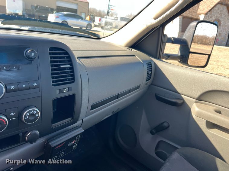 image for item KR9613 2011 Chevrolet Silverado 2500HD  utility bed pickup truck