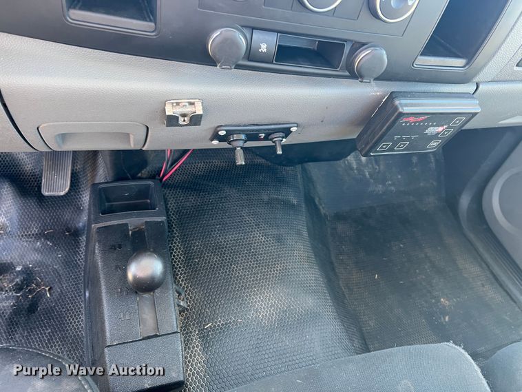 image for item KR9613 2011 Chevrolet Silverado 2500HD  utility bed pickup truck