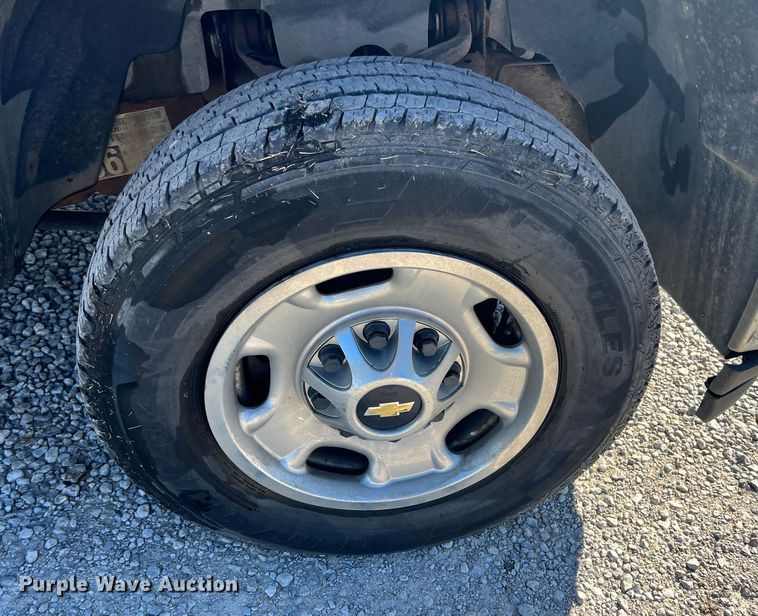 image for item KR9613 2011 Chevrolet Silverado 2500HD  utility bed pickup truck