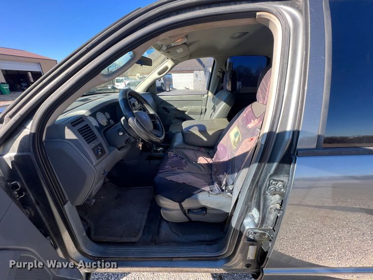 image for item KR9614 2007 Dodge Ram 3500  Quad Cab flatbed pickup truck