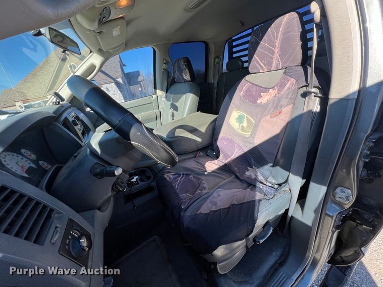 image for item KR9614 2007 Dodge Ram 3500  Quad Cab flatbed pickup truck