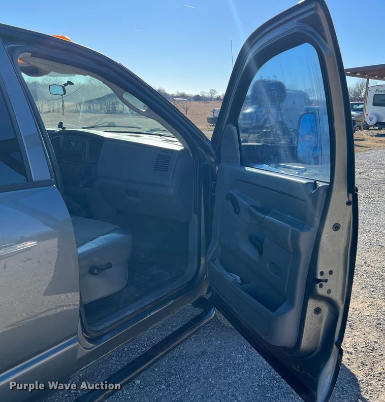 image for item KR9614 2007 Dodge Ram 3500  Quad Cab flatbed pickup truck