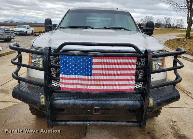 image for item KT9366 2008 GMC Sierra 2500HD  Crew Cab flatbed pickup truck