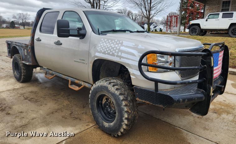 image for item KT9366 2008 GMC Sierra 2500HD  Crew Cab flatbed pickup truck