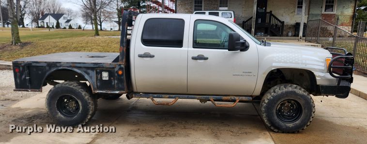 image for item KT9366 2008 GMC Sierra 2500HD  Crew Cab flatbed pickup truck