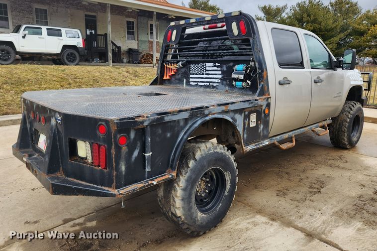 image for item KT9366 2008 GMC Sierra 2500HD  Crew Cab flatbed pickup truck