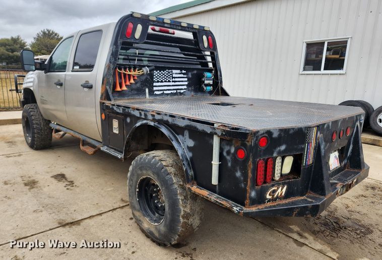 image for item KT9366 2008 GMC Sierra 2500HD  Crew Cab flatbed pickup truck