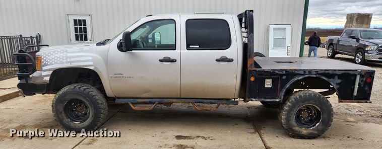 image for item KT9366 2008 GMC Sierra 2500HD  Crew Cab flatbed pickup truck