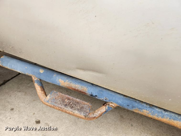 image for item KT9366 2008 GMC Sierra 2500HD  Crew Cab flatbed pickup truck