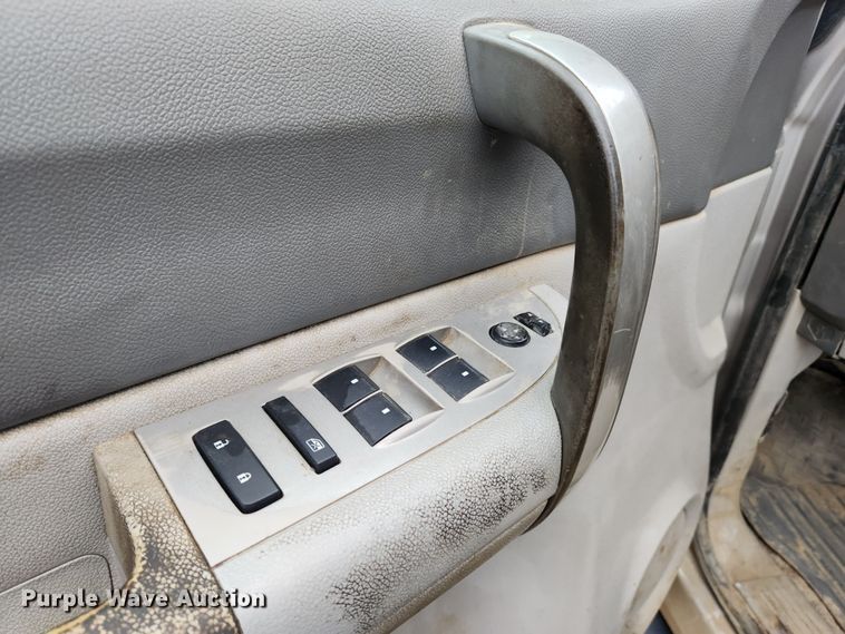 image for item KT9366 2008 GMC Sierra 2500HD  Crew Cab flatbed pickup truck