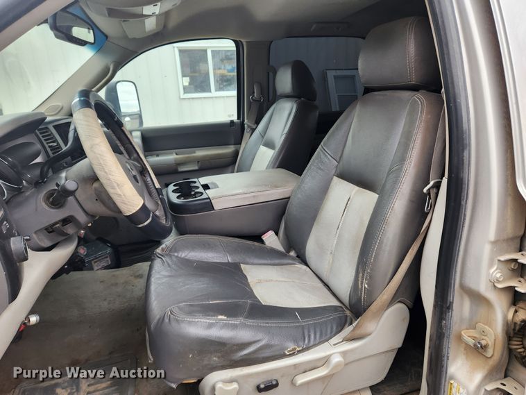 image for item KT9366 2008 GMC Sierra 2500HD  Crew Cab flatbed pickup truck