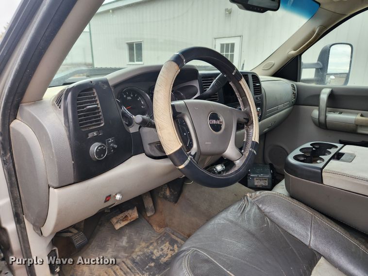 image for item KT9366 2008 GMC Sierra 2500HD  Crew Cab flatbed pickup truck