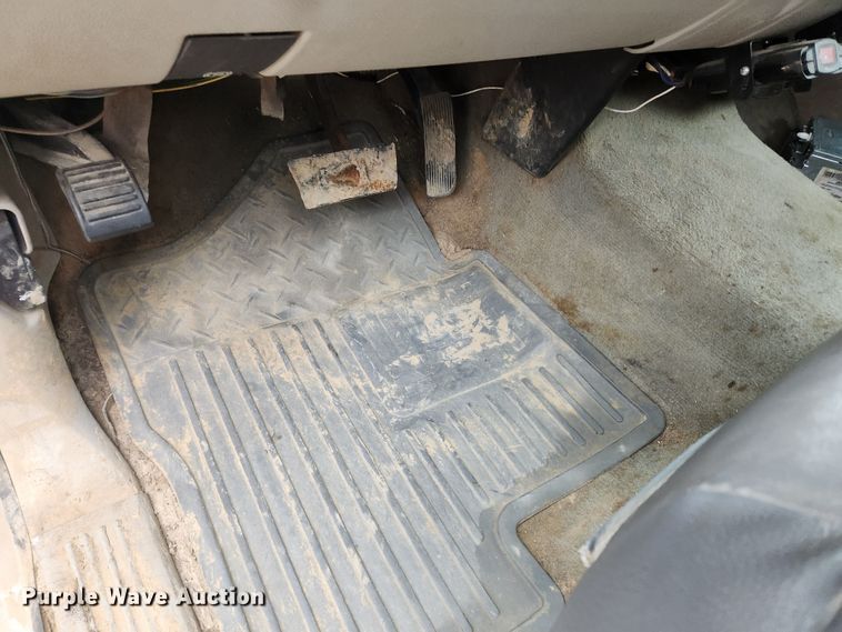 image for item KT9366 2008 GMC Sierra 2500HD  Crew Cab flatbed pickup truck